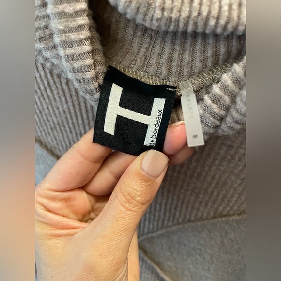 Sweater - Picture 10 of 11